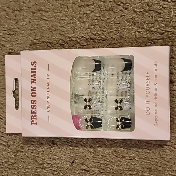 24 pc coffin bow & faux pearl design press on nails - Picture 1 of 4